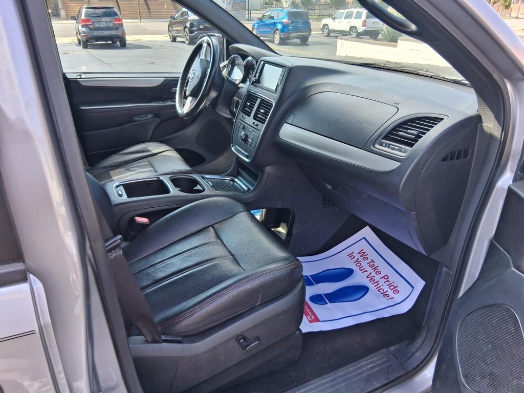 Dodge Grand Caravan Vehicle Full-screen Gallery Image 17