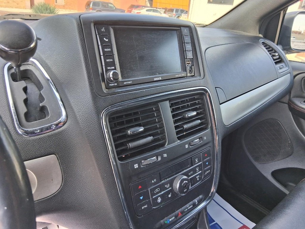 Dodge Grand Caravan Vehicle Full-screen Gallery Image 19
