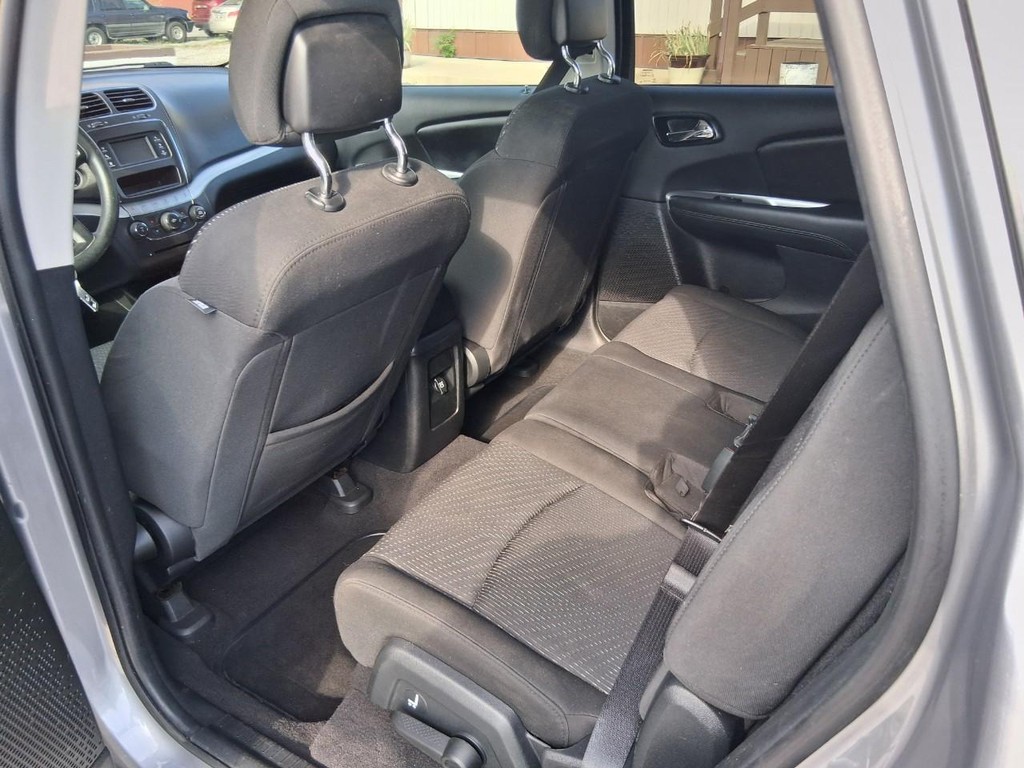 Dodge Journey Vehicle Full-screen Gallery Image 10