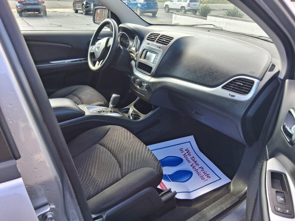Dodge Journey Vehicle Full-screen Gallery Image 15