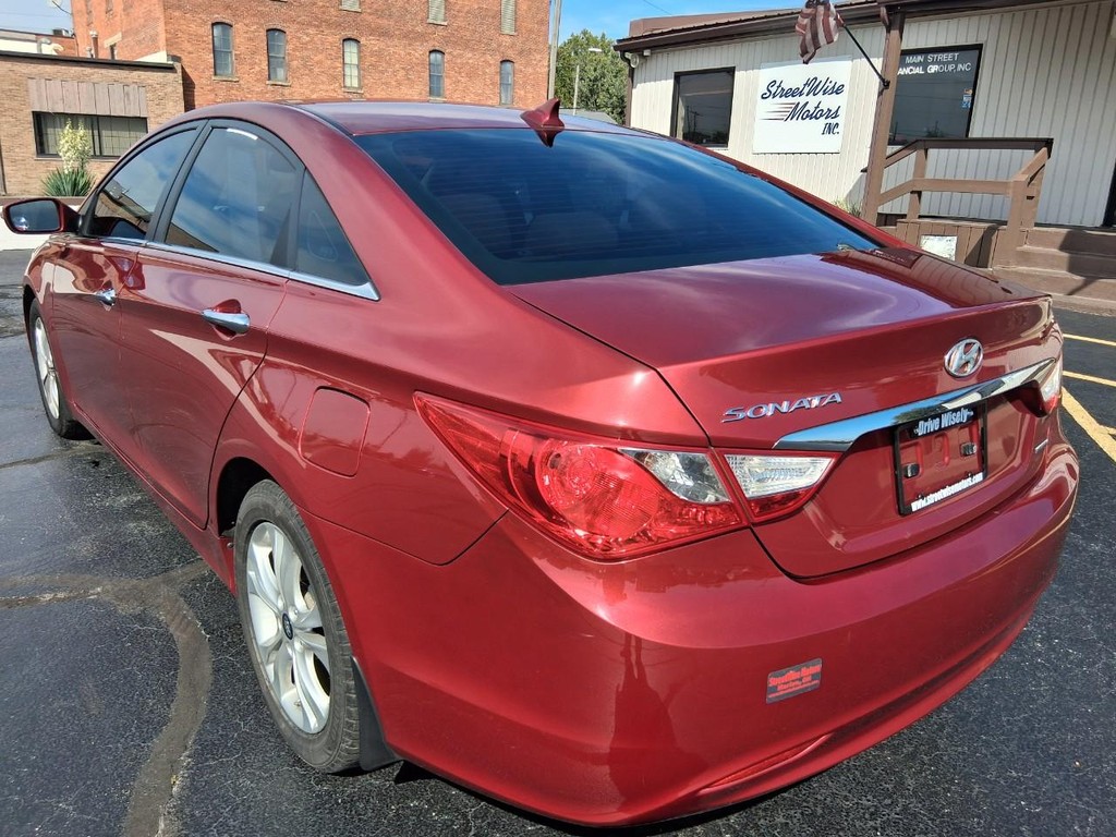 Hyundai Sonata Vehicle Full-screen Gallery Image 03