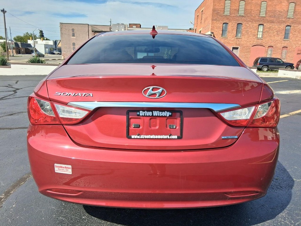 Hyundai Sonata Vehicle Full-screen Gallery Image 04