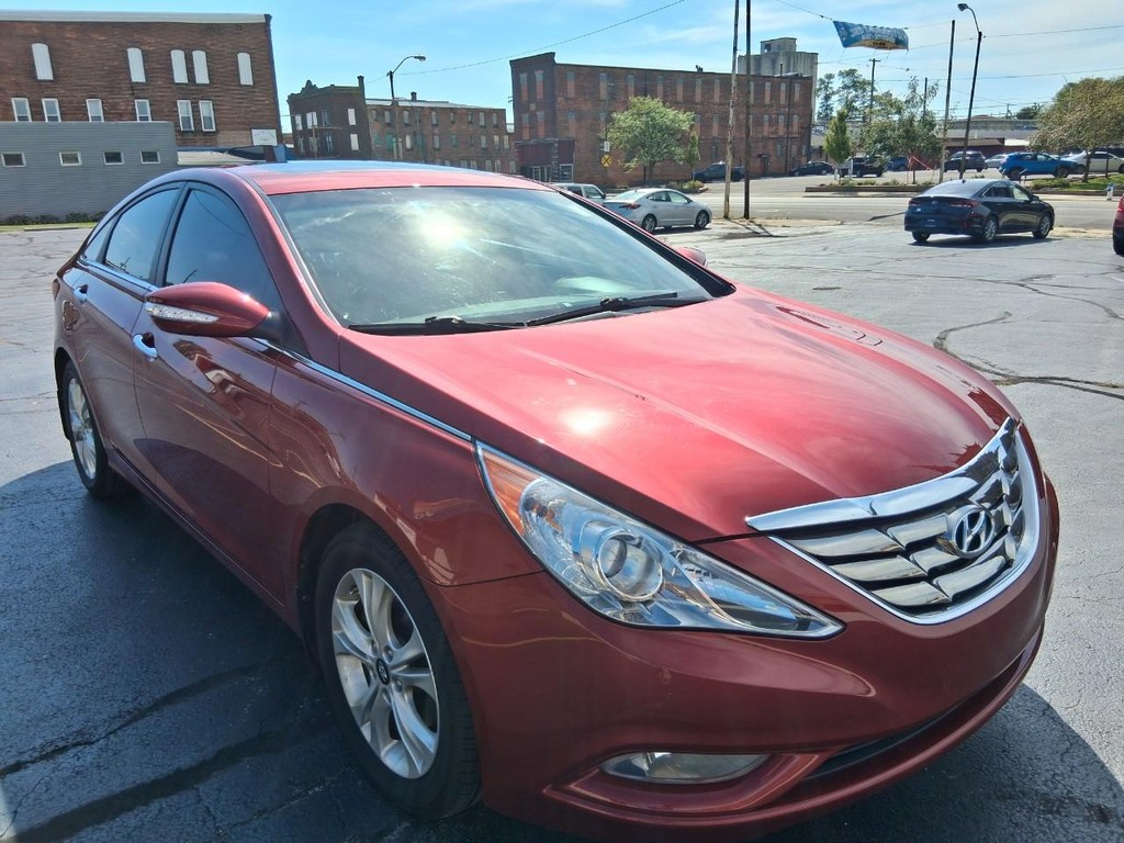 Hyundai Sonata Vehicle Full-screen Gallery Image 07