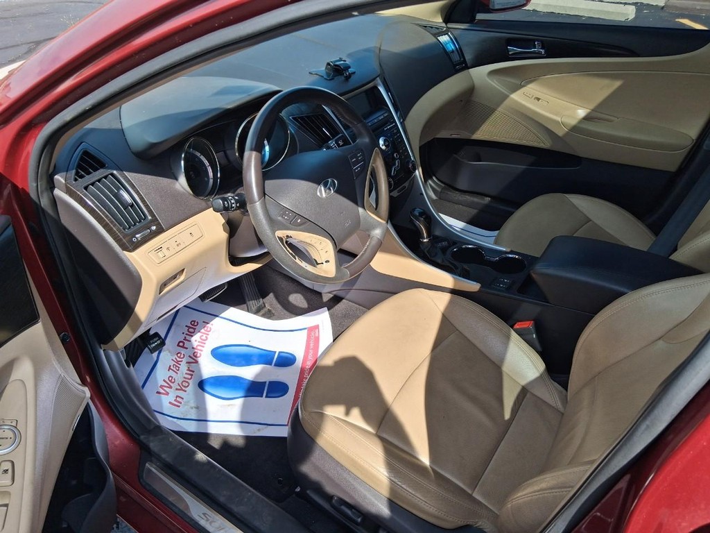 Hyundai Sonata Vehicle Full-screen Gallery Image 09