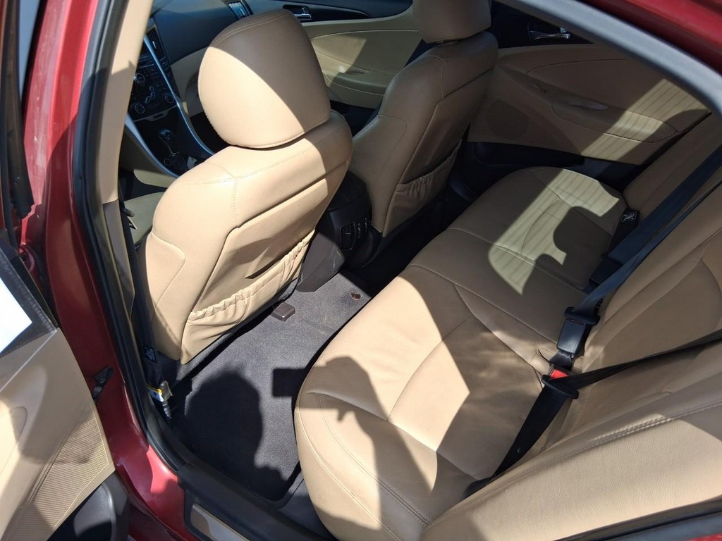 Hyundai Sonata Vehicle Full-screen Gallery Image 10