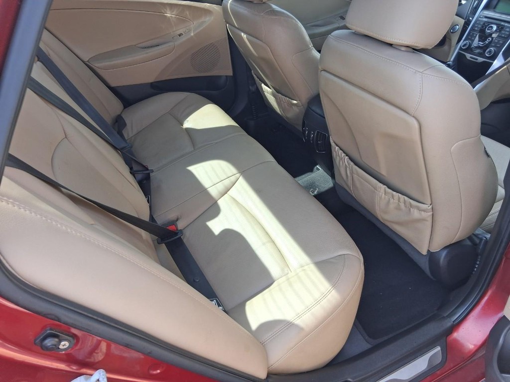 Hyundai Sonata Vehicle Full-screen Gallery Image 11