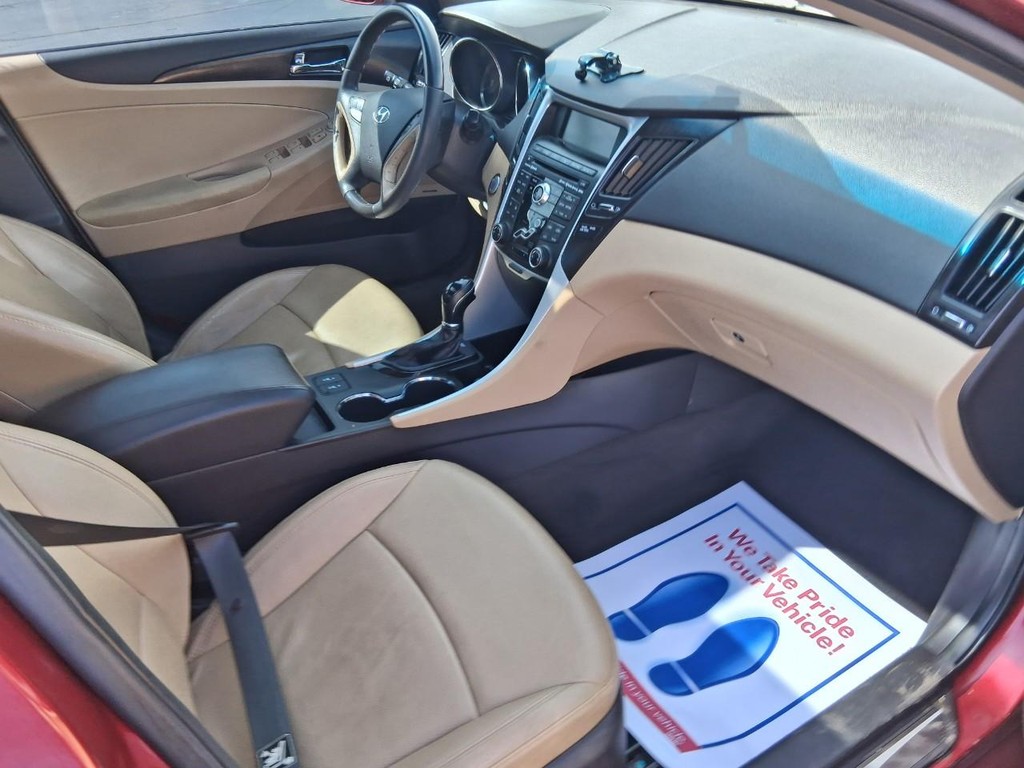 Hyundai Sonata Vehicle Full-screen Gallery Image 12