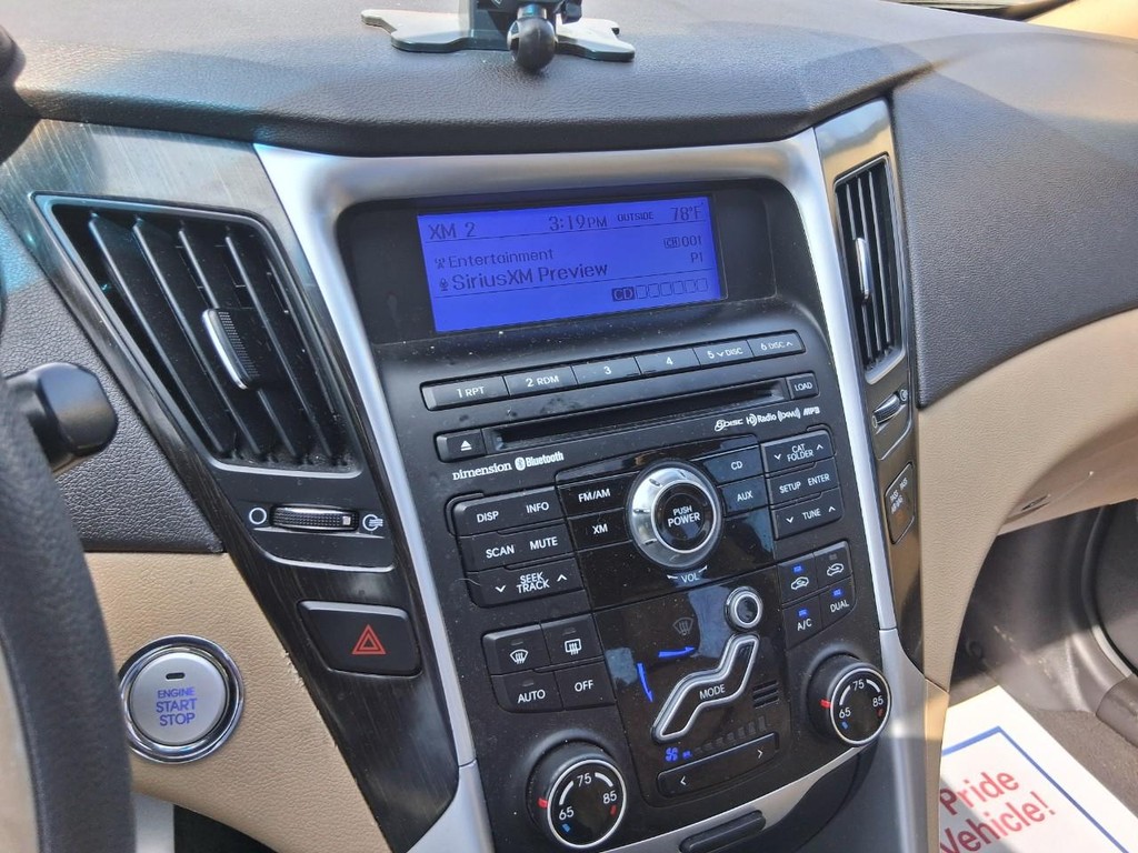 Hyundai Sonata Vehicle Full-screen Gallery Image 14