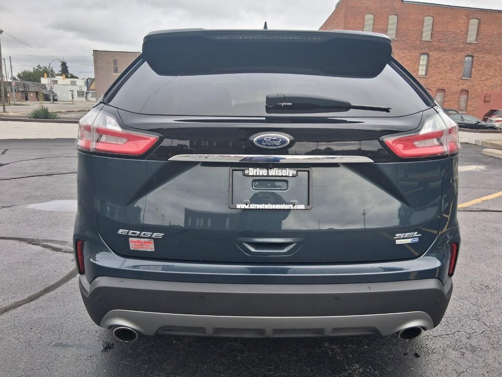 Ford Edge Vehicle Full-screen Gallery Image 04