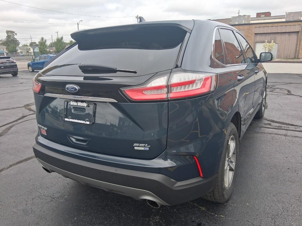 Ford Edge Vehicle Full-screen Gallery Image 05