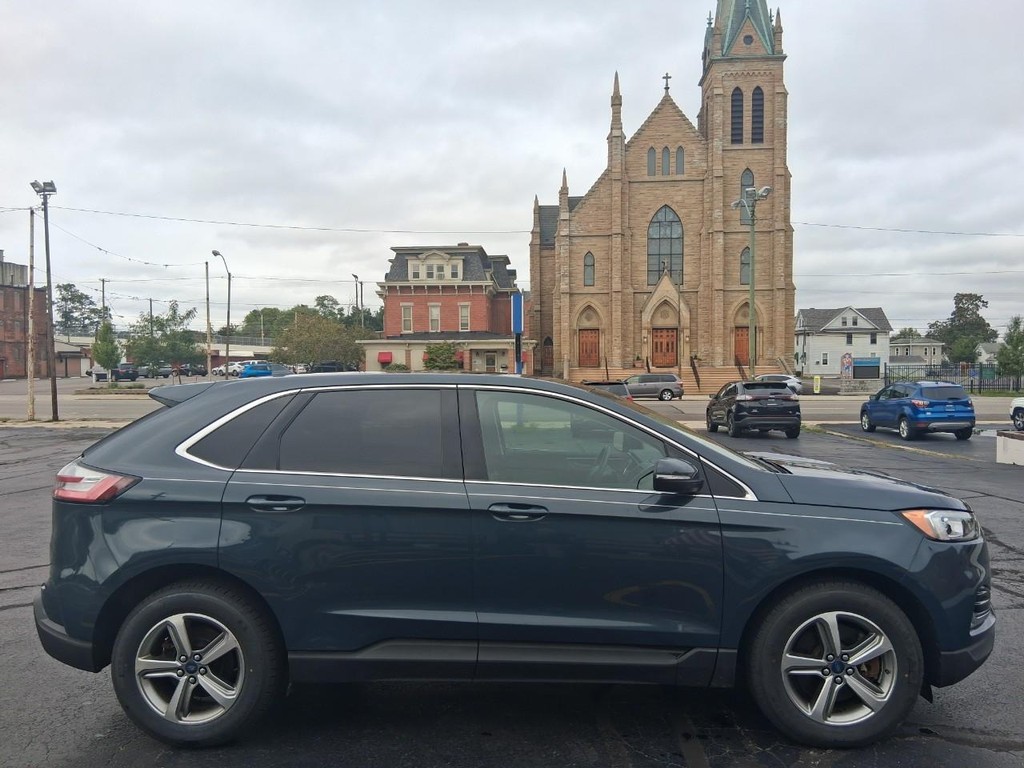 Ford Edge Vehicle Full-screen Gallery Image 06