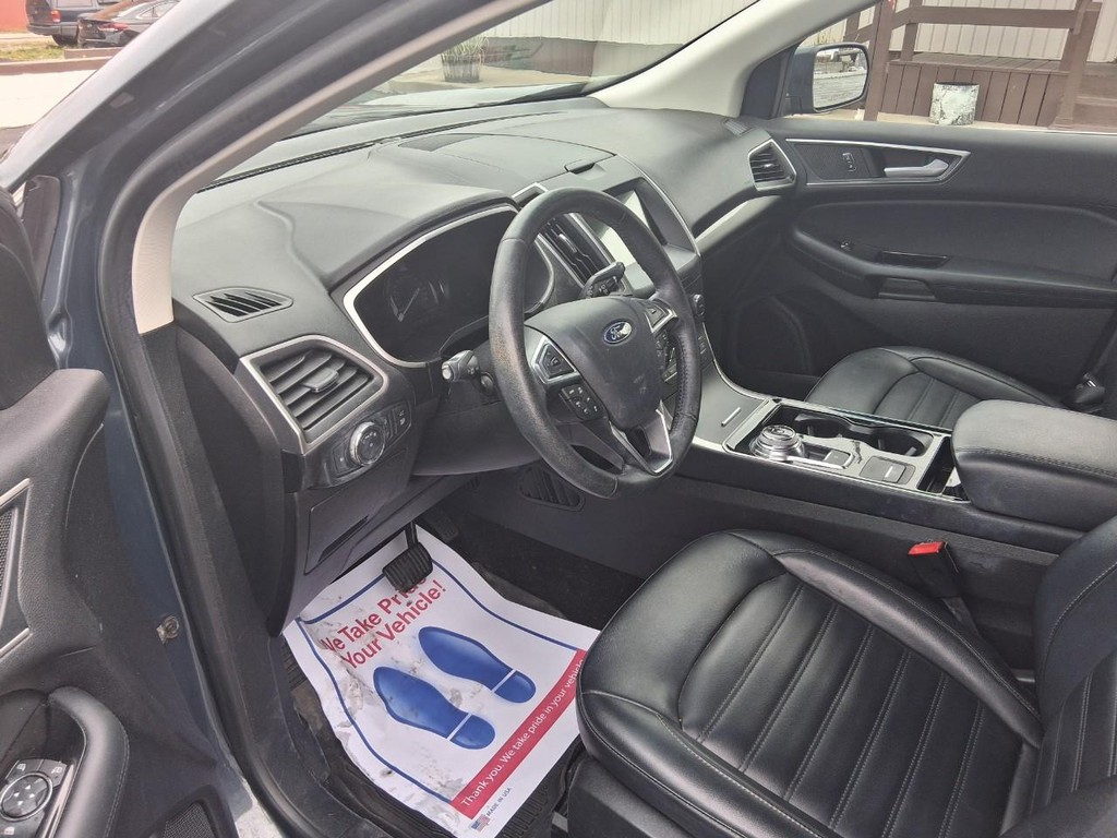 Ford Edge Vehicle Full-screen Gallery Image 09