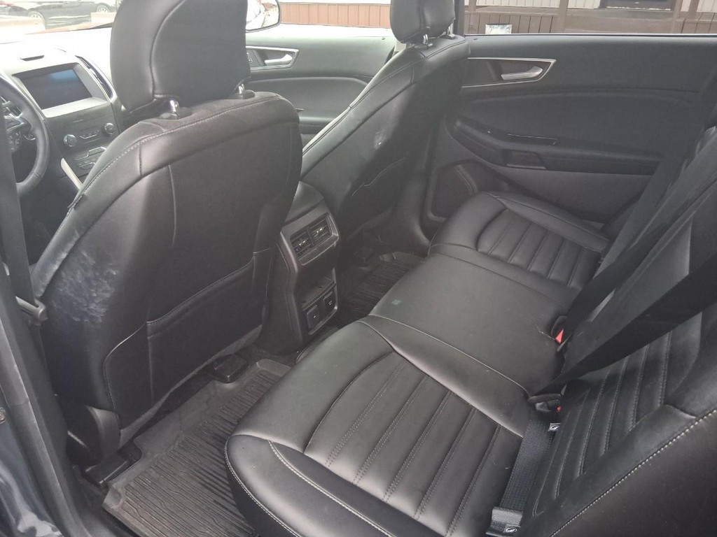 Ford Edge Vehicle Full-screen Gallery Image 10
