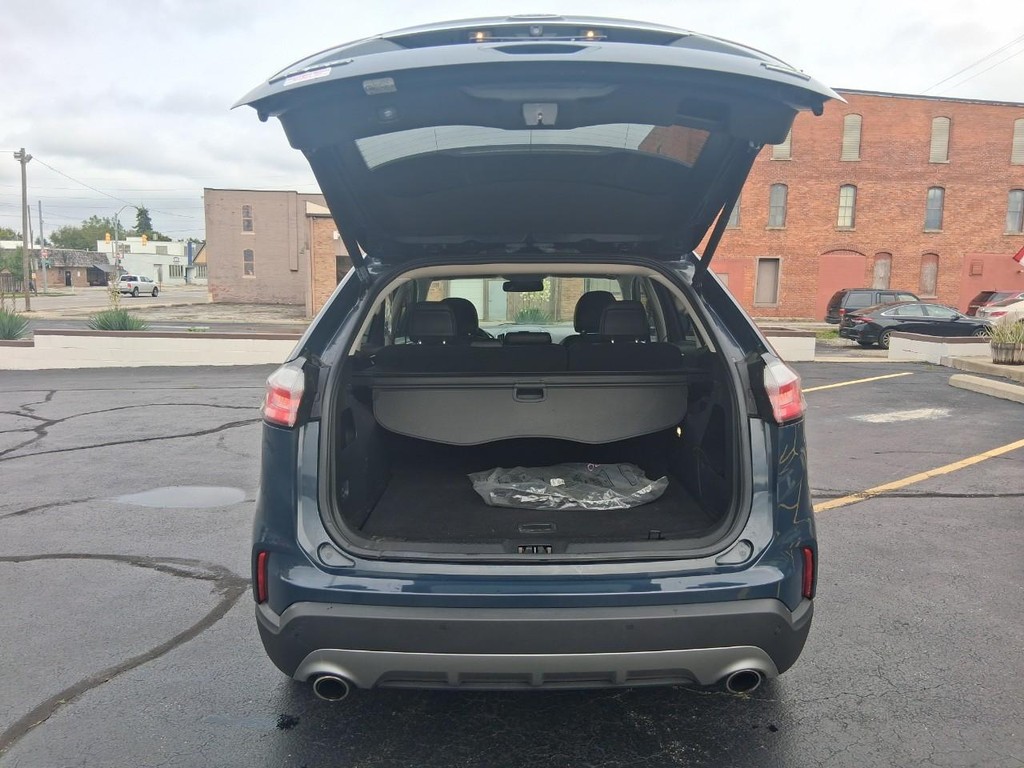 Ford Edge Vehicle Full-screen Gallery Image 12