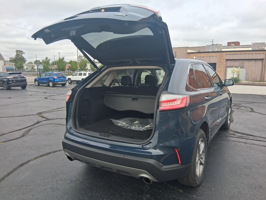 Ford Edge Vehicle Full-screen Gallery Image 13