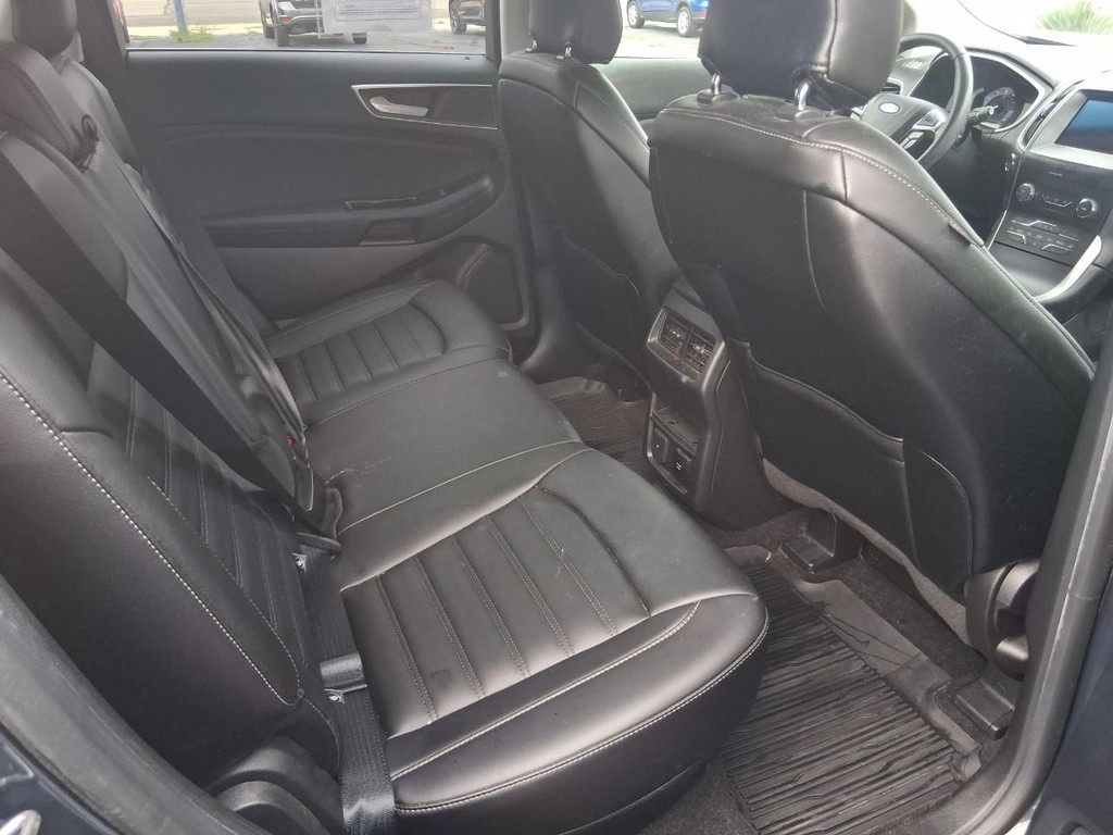 Ford Edge Vehicle Full-screen Gallery Image 14