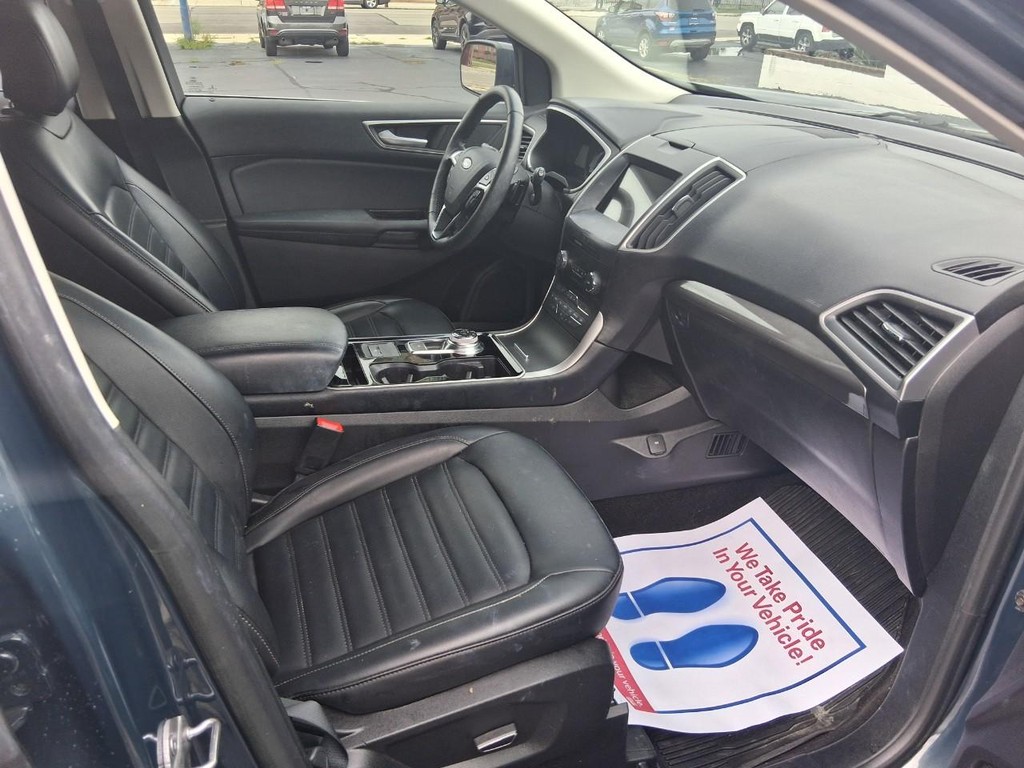 Ford Edge Vehicle Full-screen Gallery Image 15