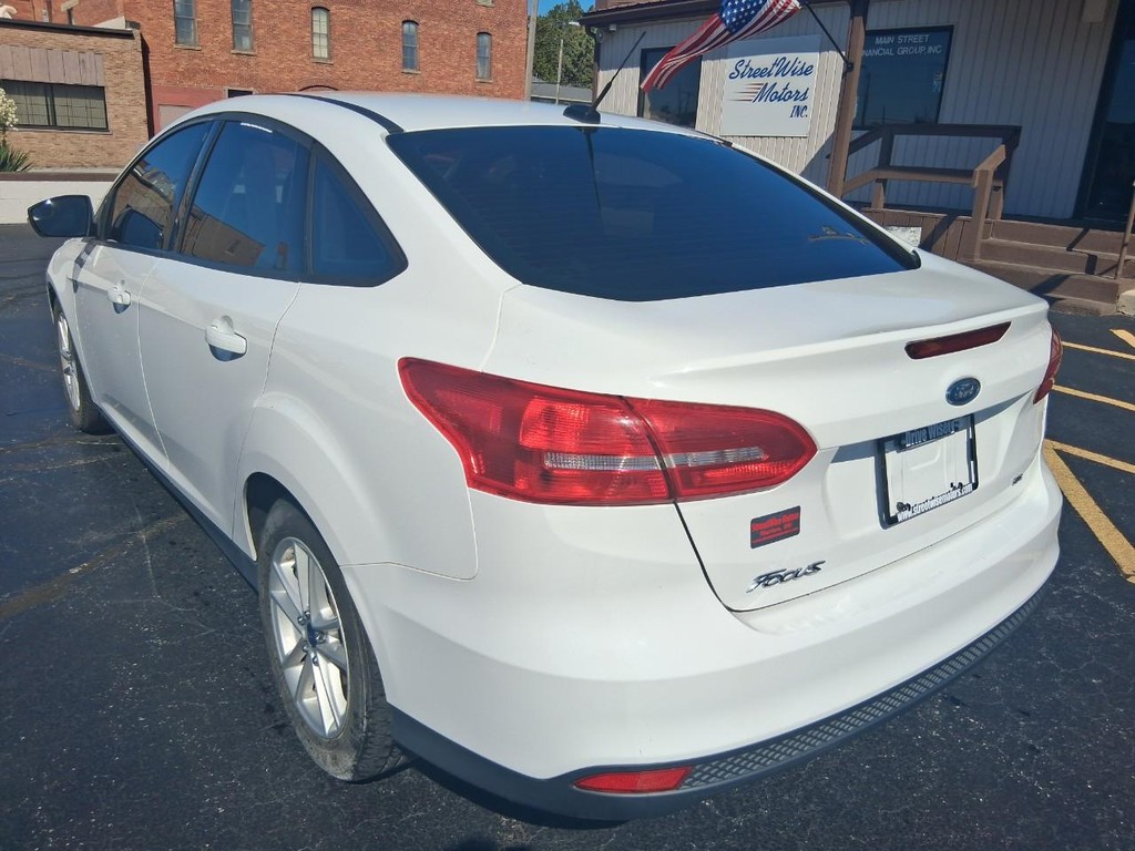 Ford Focus Vehicle Full-screen Gallery Image 03