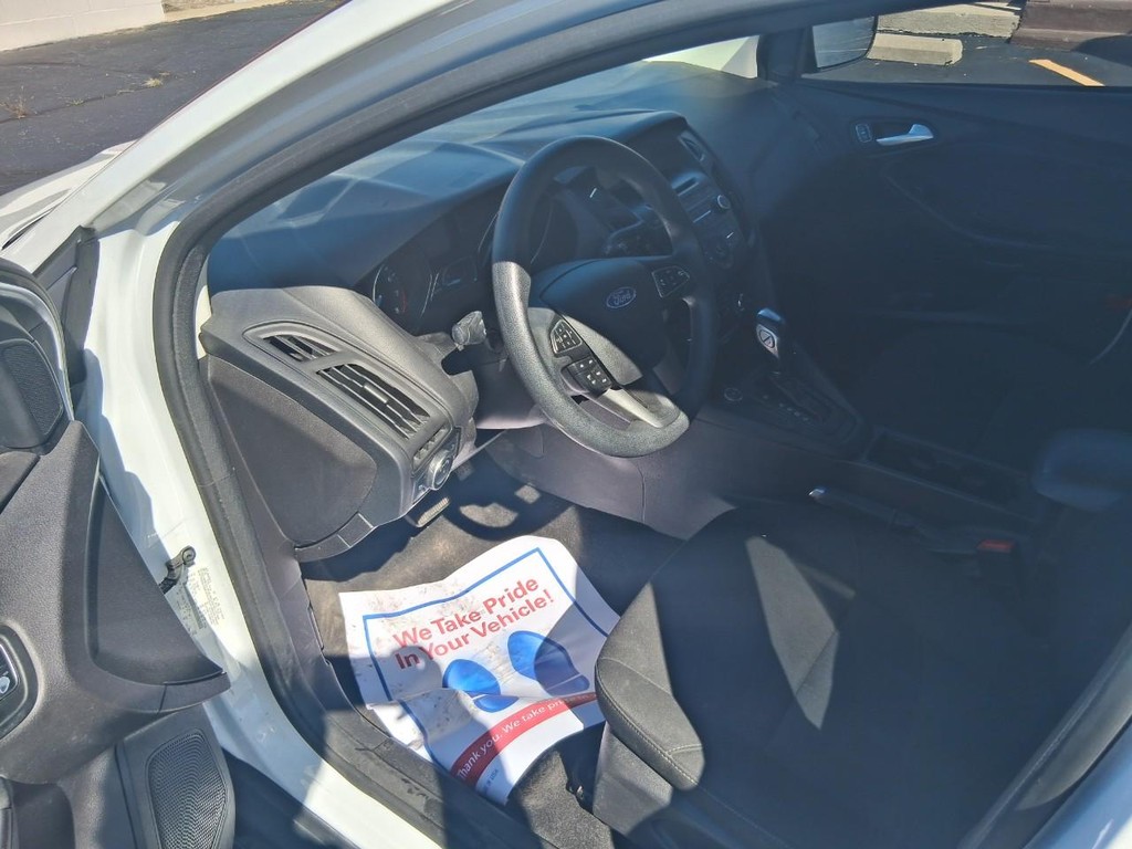 Ford Focus Vehicle Full-screen Gallery Image 09