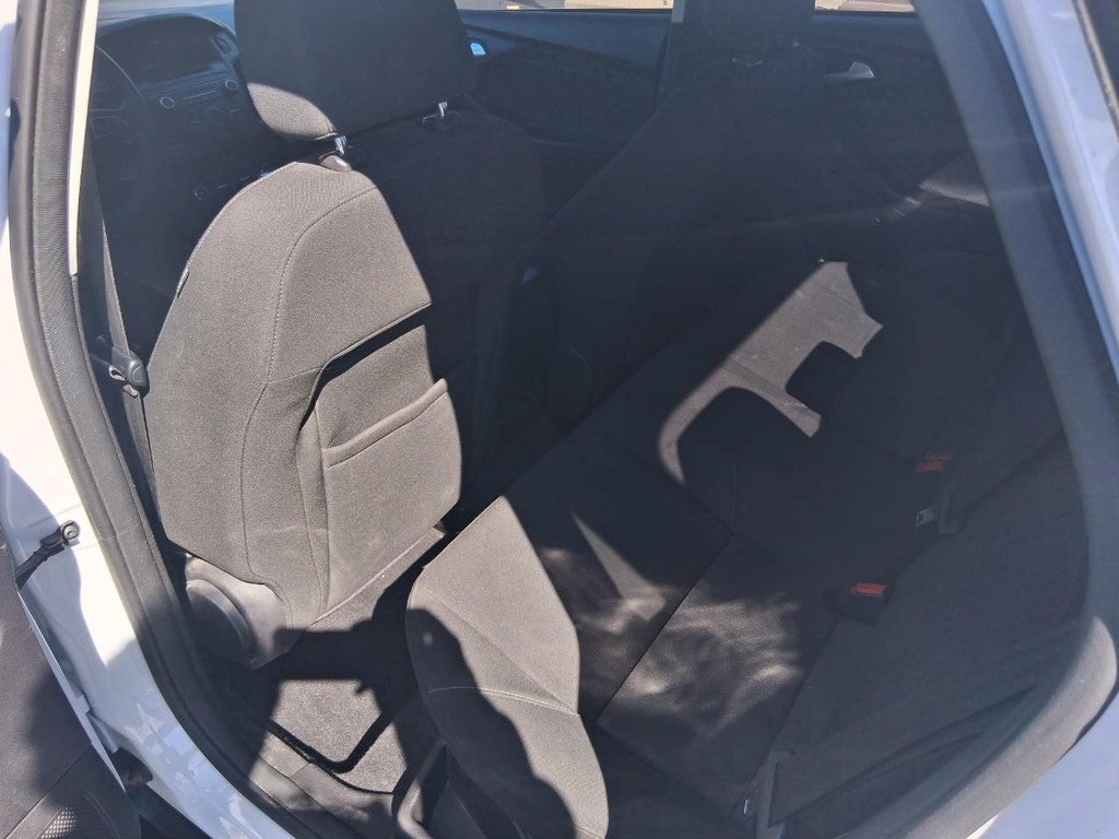 Ford Focus Vehicle Full-screen Gallery Image 10