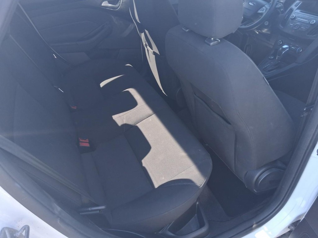 Ford Focus Vehicle Full-screen Gallery Image 11