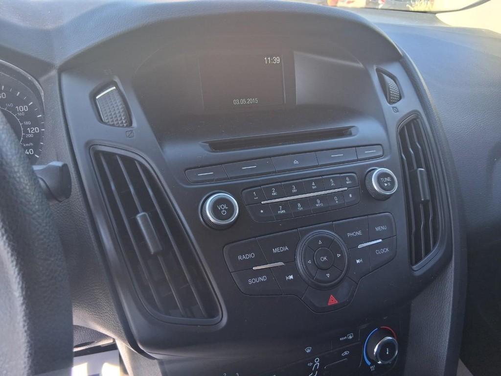 Ford Focus Vehicle Full-screen Gallery Image 14