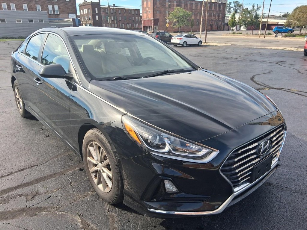 Hyundai Sonata Vehicle Full-screen Gallery Image 07