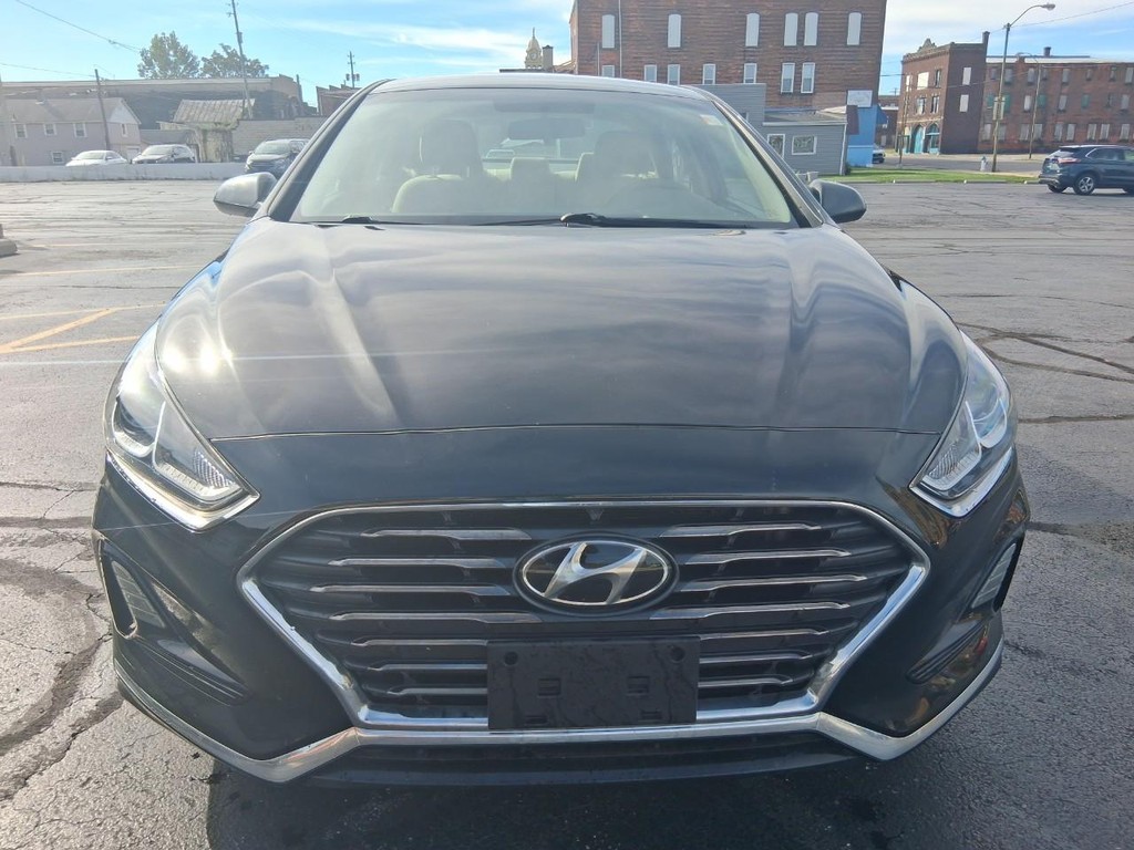 Hyundai Sonata Vehicle Full-screen Gallery Image 08