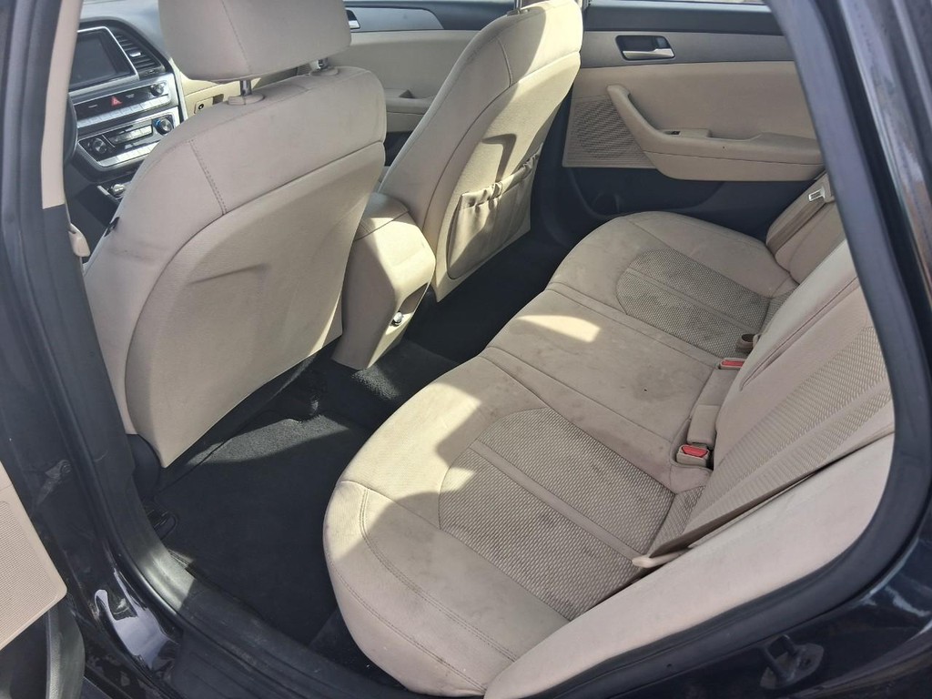 Hyundai Sonata Vehicle Full-screen Gallery Image 10