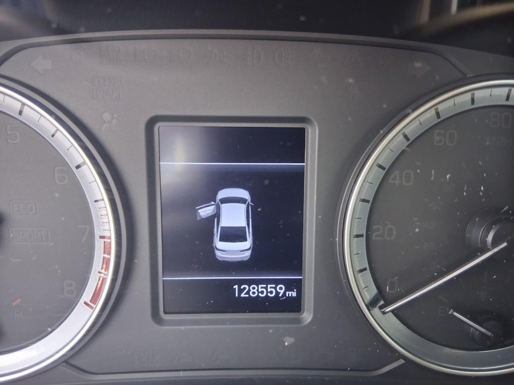 Hyundai Sonata Vehicle Full-screen Gallery Image 13
