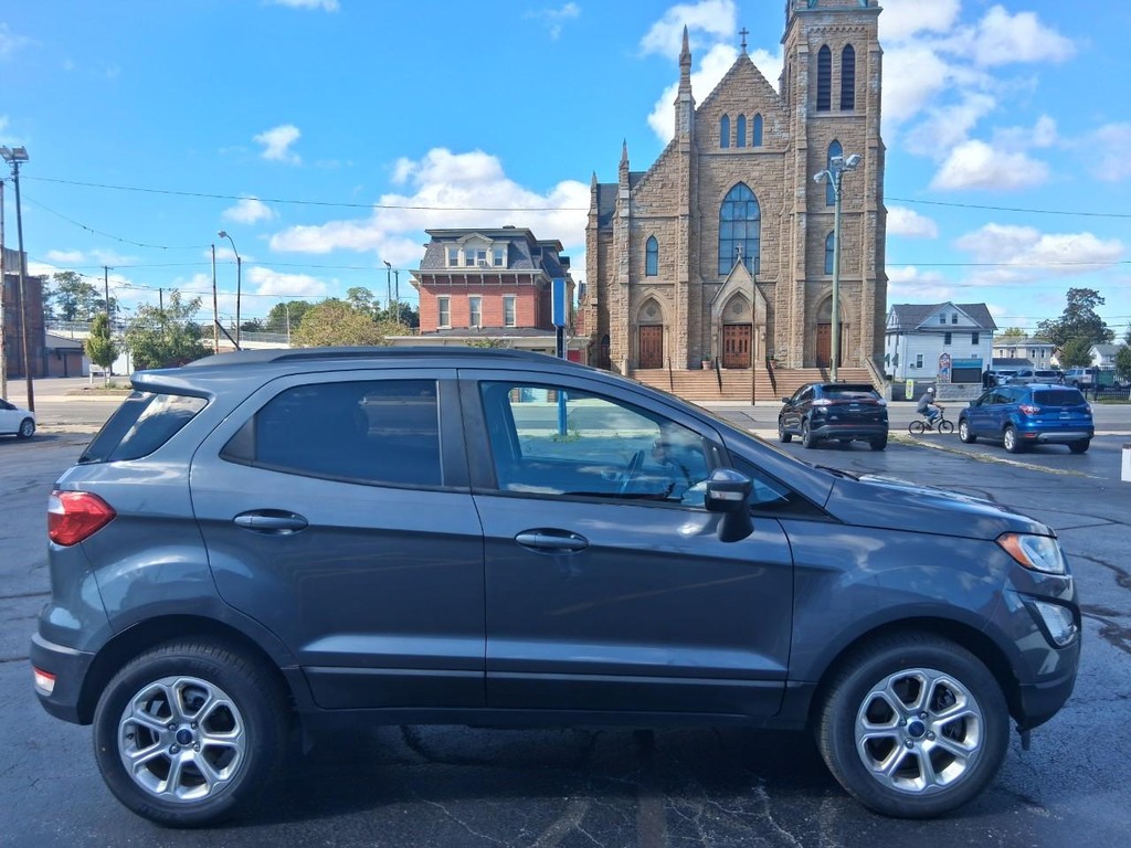 Ford EcoSport Vehicle Full-screen Gallery Image 06