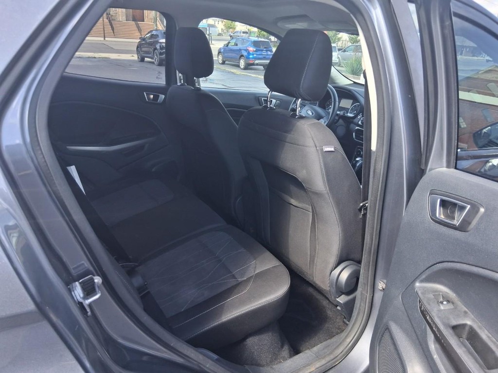 Ford EcoSport Vehicle Full-screen Gallery Image 13