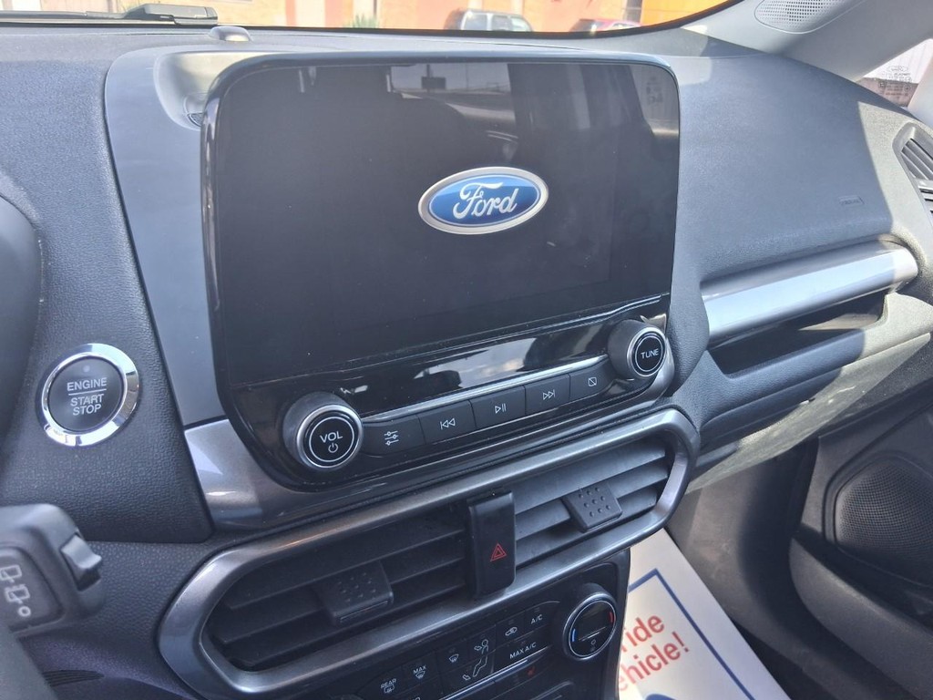 Ford EcoSport Vehicle Full-screen Gallery Image 16