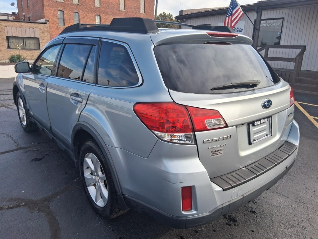 Subaru Outback Vehicle Full-screen Gallery Image 03
