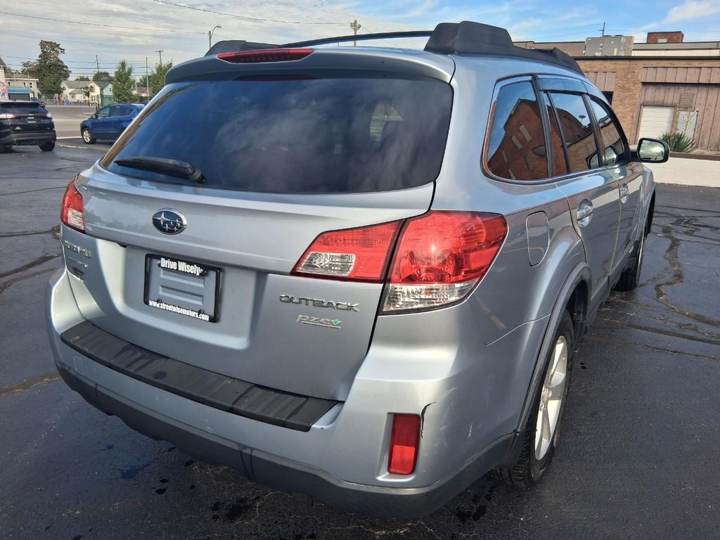 Subaru Outback Vehicle Full-screen Gallery Image 05
