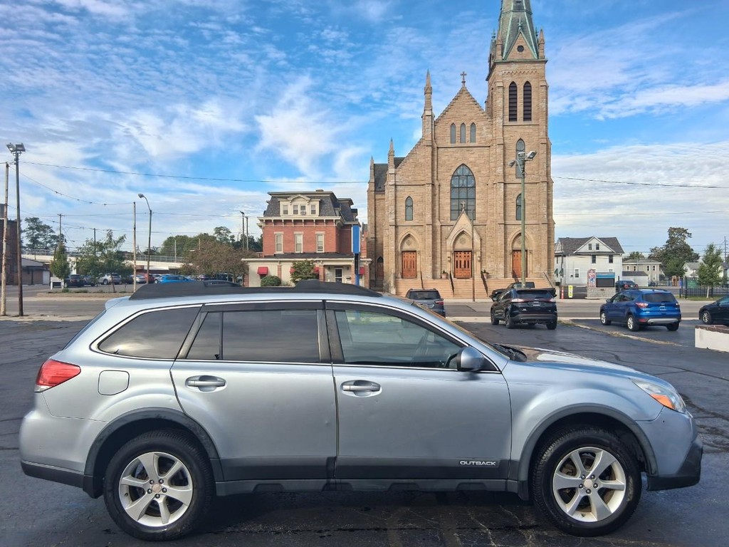 Subaru Outback Vehicle Full-screen Gallery Image 06