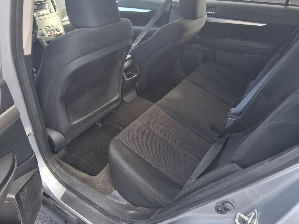 Subaru Outback Vehicle Full-screen Gallery Image 10