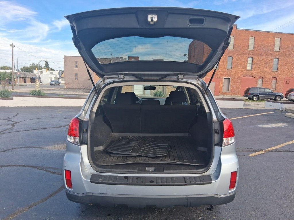 Subaru Outback Vehicle Full-screen Gallery Image 12