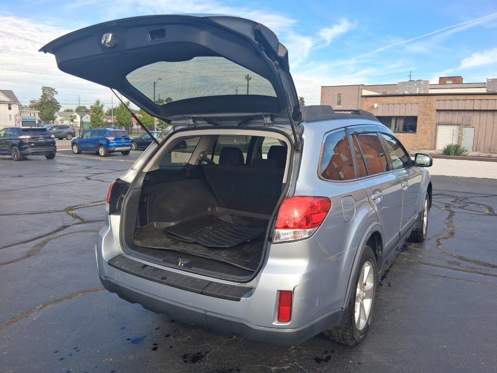 Subaru Outback Vehicle Full-screen Gallery Image 13