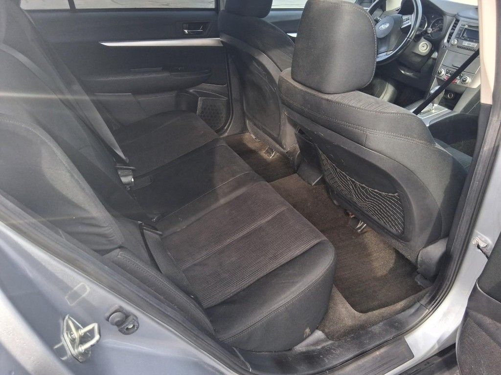 Subaru Outback Vehicle Full-screen Gallery Image 14