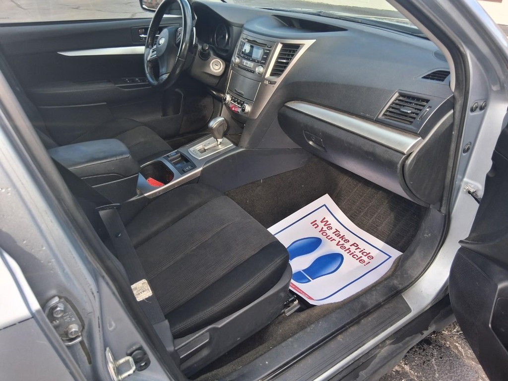 Subaru Outback Vehicle Full-screen Gallery Image 15
