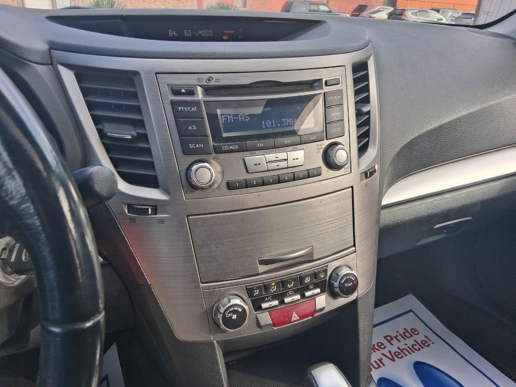 Subaru Outback Vehicle Full-screen Gallery Image 17