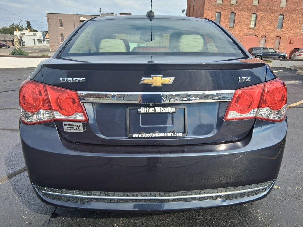 Chevrolet Cruze Limited Vehicle Full-screen Gallery Image 04