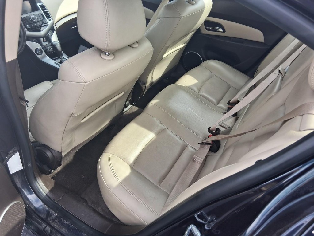 Chevrolet Cruze Limited Vehicle Full-screen Gallery Image 10