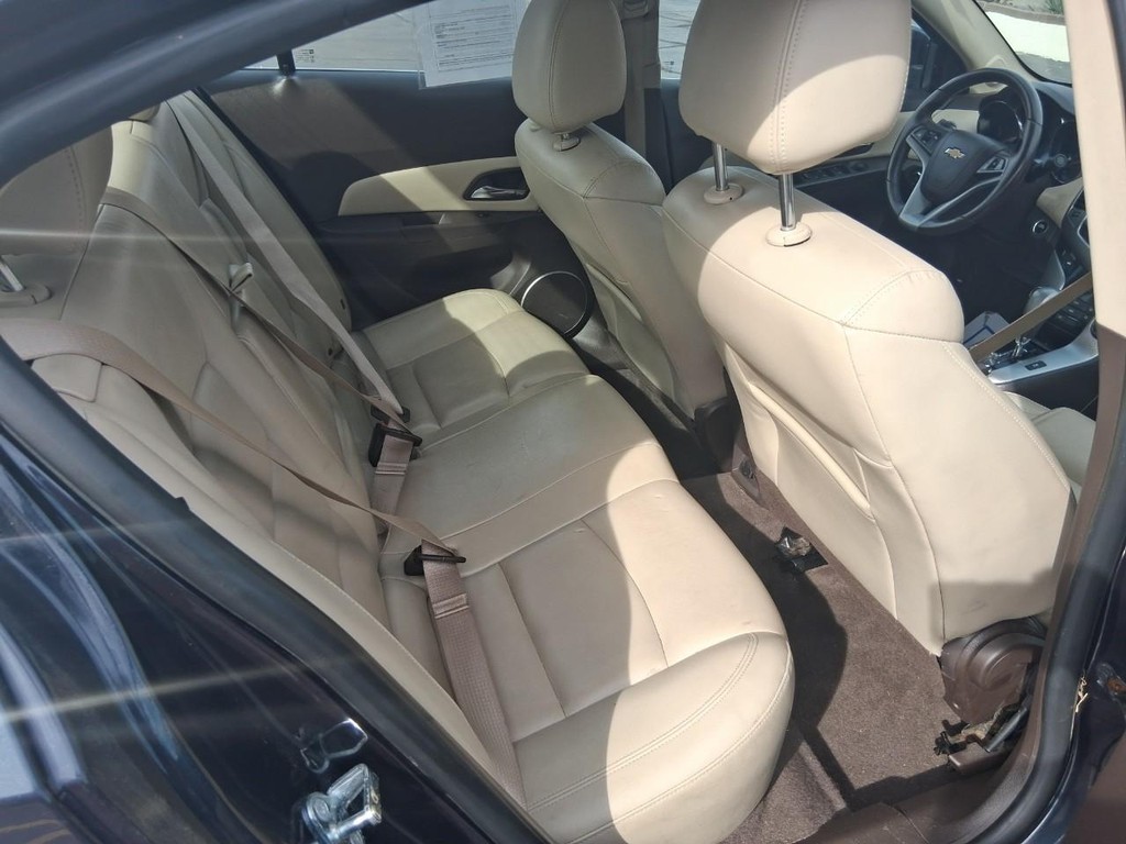 Chevrolet Cruze Limited Vehicle Full-screen Gallery Image 11