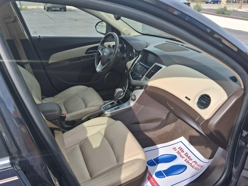 Chevrolet Cruze Limited Vehicle Full-screen Gallery Image 12