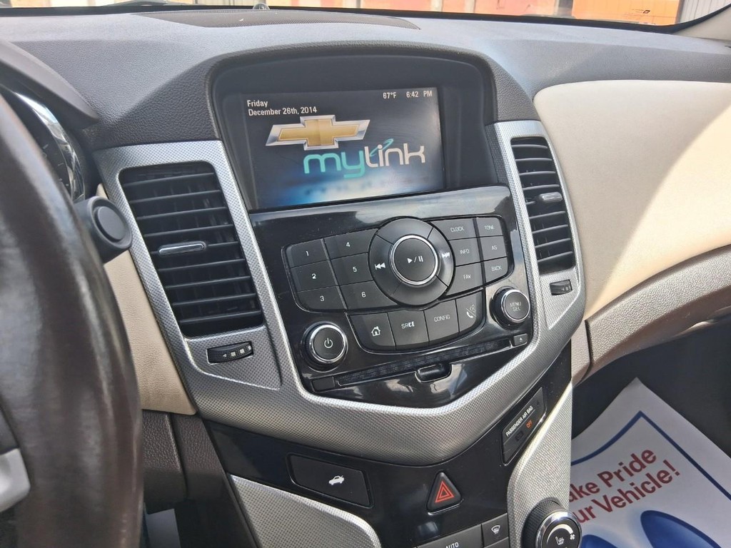 Chevrolet Cruze Limited Vehicle Full-screen Gallery Image 14