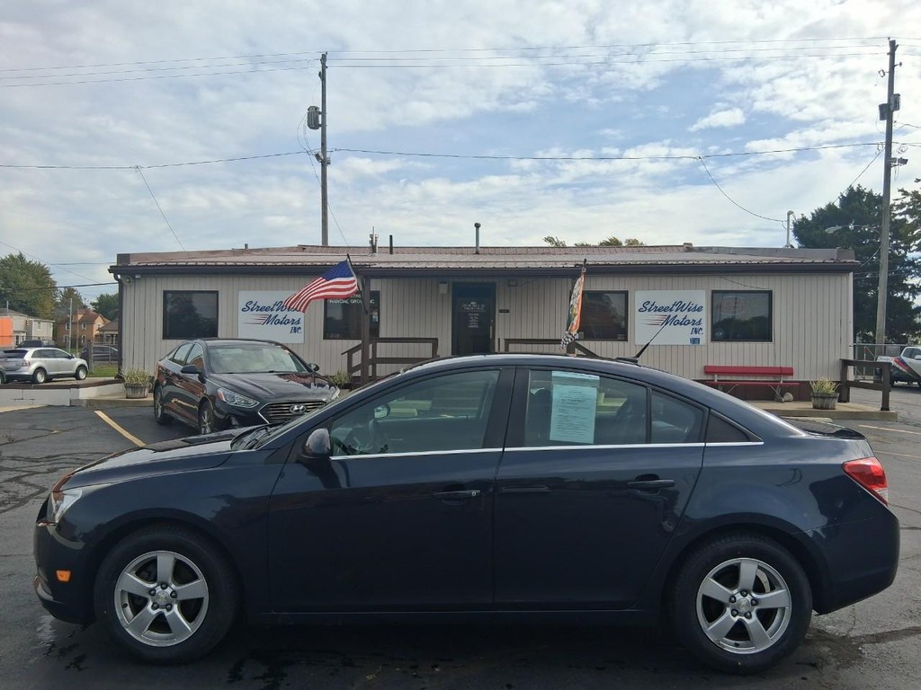 Chevrolet Cruze Vehicle Full-screen Gallery Image 02