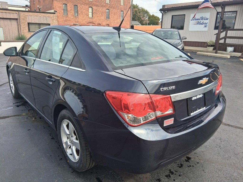 Chevrolet Cruze Vehicle Full-screen Gallery Image 03