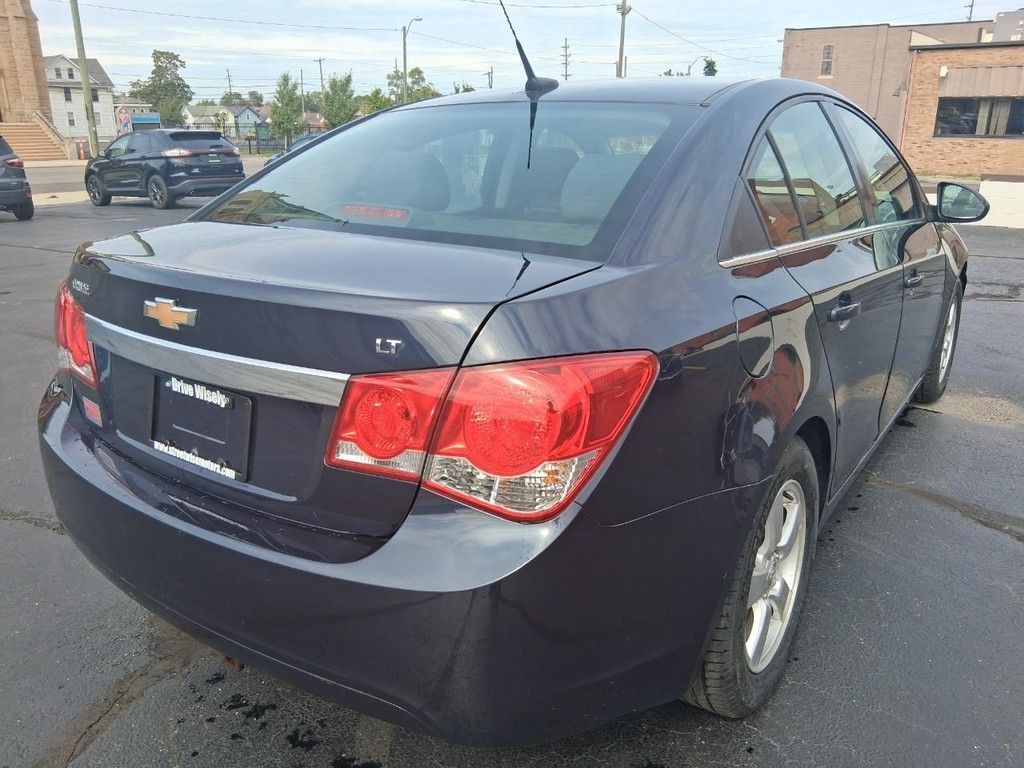 Chevrolet Cruze Vehicle Full-screen Gallery Image 05